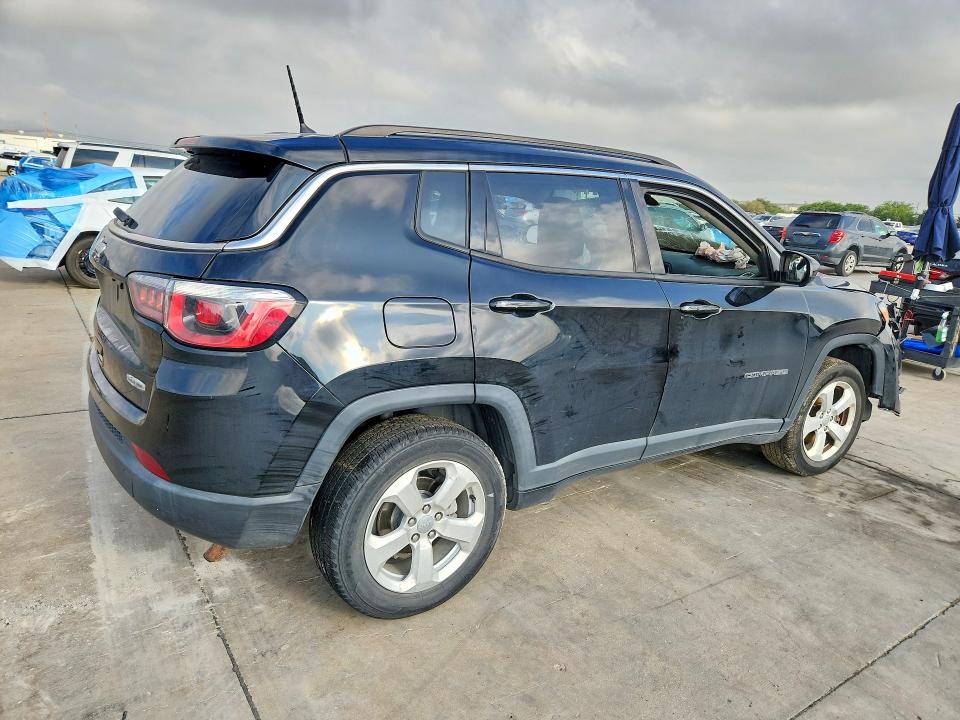 Photo 3 from auction – 2018 JEEP COMPASS with VIN 3C4NJDBB2JT153119