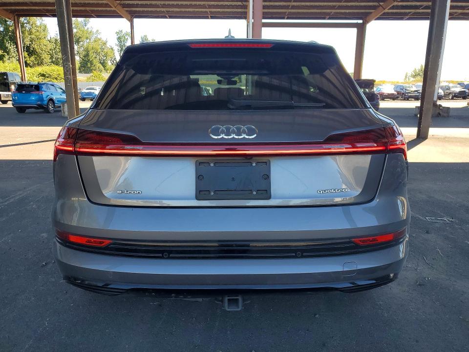 Foto 6 de la subasta – 2023 AUDI E-TRON con VIN WA1LAAGE7PB022801