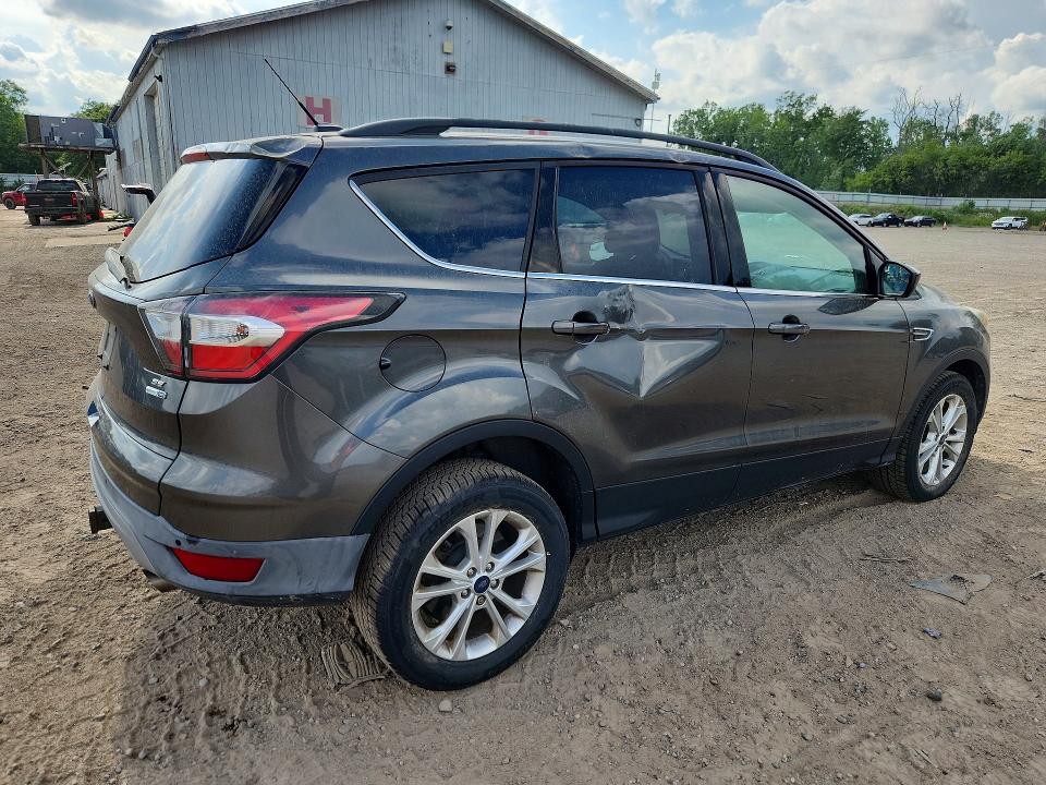 Photo 3 from auction – 2017 FORD ESCAPE with VIN 1FMCU9G90HUB32167