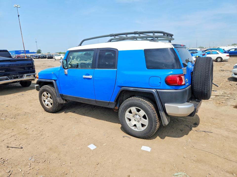 Photo 2 from auction – 2007 TOYOTA FJ CRUISER with VIN JTEBU11F070002486
