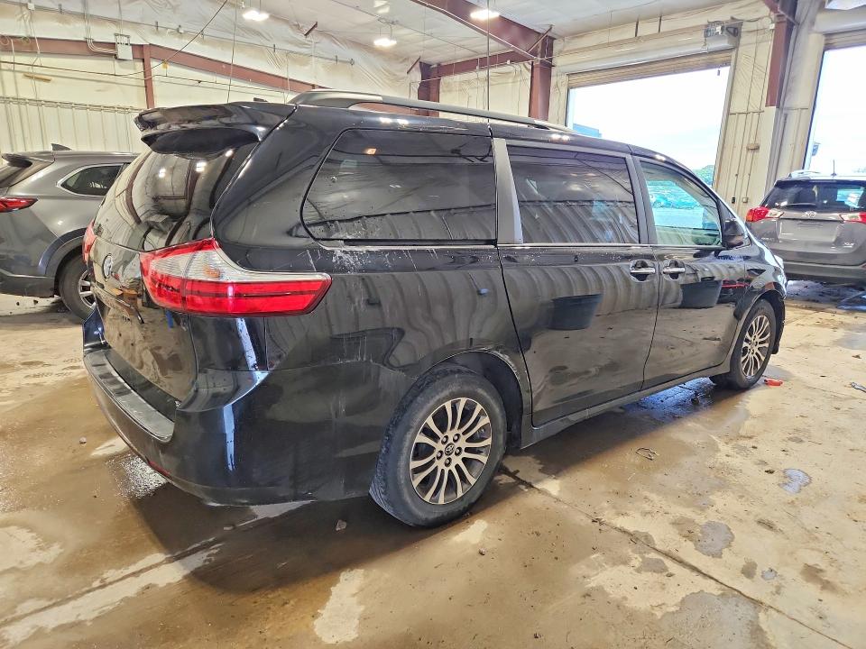 Photo 3 from auction – 2018 TOYOTA SIENNA with VIN 5TDYZ3DC1JS934360