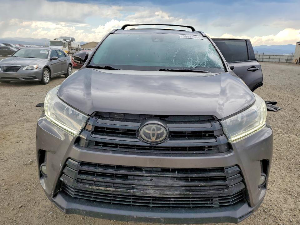 Photo 5 from auction – 2018 TOYOTA HIGHLANDER with VIN 5TDJZRFH8JS811328