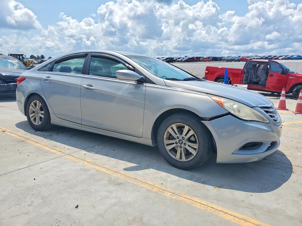 Photo 4 from auction – 2011 HYUNDAI SONATA with VIN 5NPEB4ACXBH021962