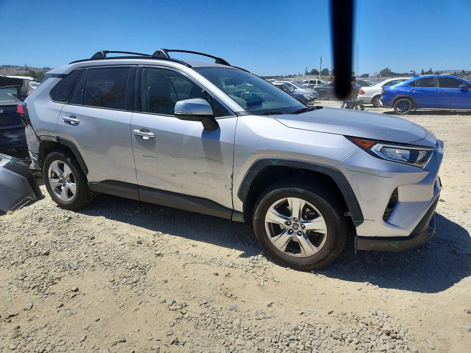 Photo 4 from auction – 2019 TOYOTA RAV4 with VIN JTMW1RFV3KD512152