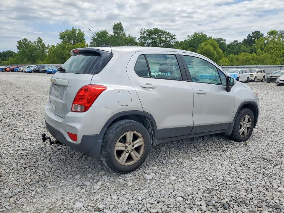 Photo 3 from auction – 2017 CHEVROLET TRAX with VIN 3GNCJNSB9HL270906