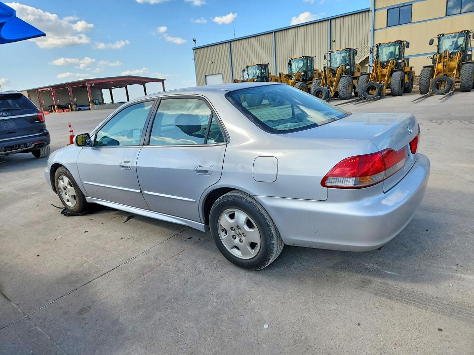 Photo 2 from auction – 2002 HONDA ACCORD with VIN 1HGCG16552A063353