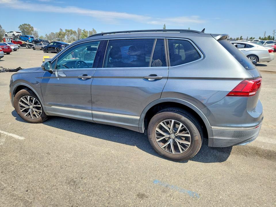 Photo 2 from auction – 2018 VOLKSWAGEN TIGUAN with VIN 3VV3B7AX0JM061652