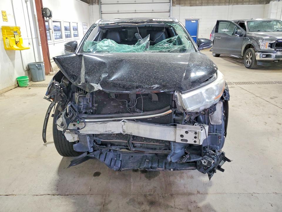 Photo 5 from auction – 2016 TOYOTA HIGHLANDER with VIN 5TDJKRFH0GS345973