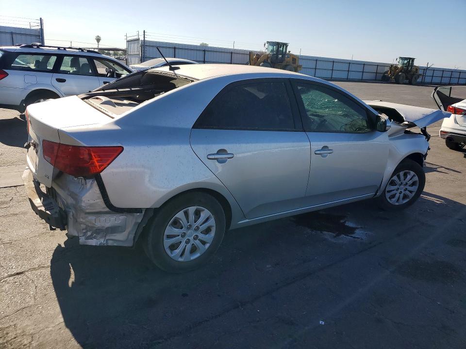 Photo 3 from auction – 2012 KIA FORTE with VIN KNAFU4A23C5514063