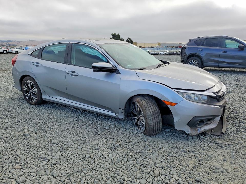 Photo 4 from auction – 2017 HONDA CIVIC with VIN 19XFC1F30HE207015