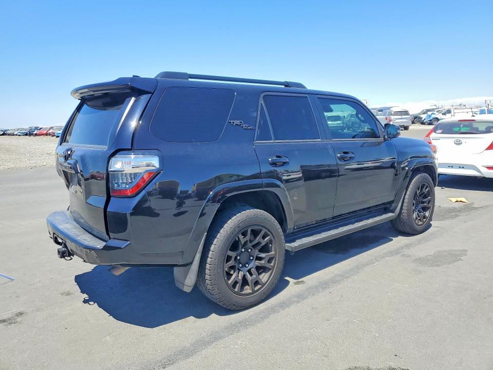 Photo 3 from auction – 2020 TOYOTA 4RUNNER with VIN JTEBU5JR6L5824594