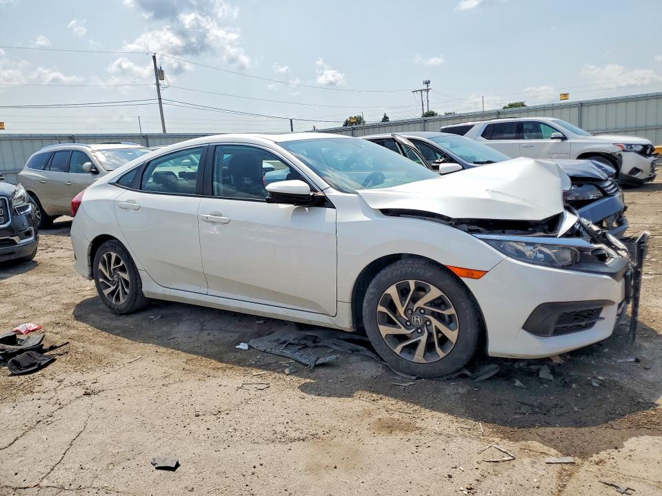 Photo 4 from auction – 2018 HONDA CIVIC with VIN 19XFC2F72JE003444