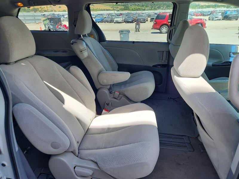 Photo 10 from auction – 2011 TOYOTA SIENNA with VIN 5TDKK3DC1BS065058