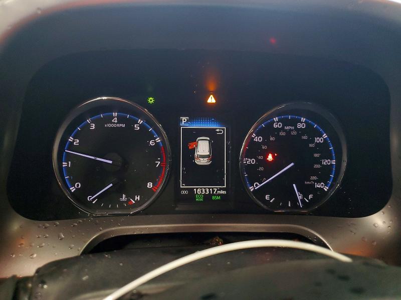 Photo 9 from auction – 2018 TOYOTA RAV4 with VIN JTMDFREVXJJ216880