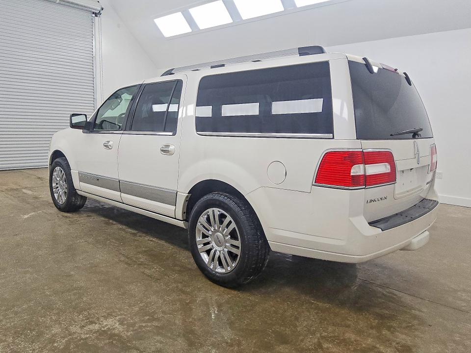 Photo 2 from auction – 2010 LINCOLN NAVIGATOR with VIN 5LMJJ3J52AEJ05228