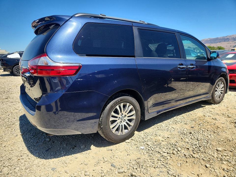 Photo 3 from auction – 2018 TOYOTA SIENNA with VIN 5TDYZ3DC8JS928331