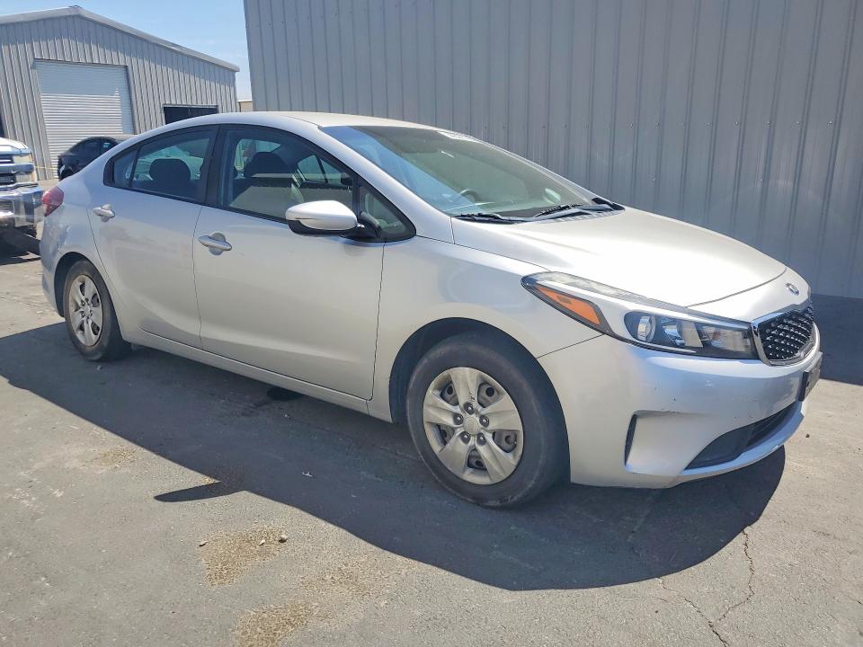 Photo 4 from auction – 2018 KIA FORTE with VIN 3KPFK4A78JE266902