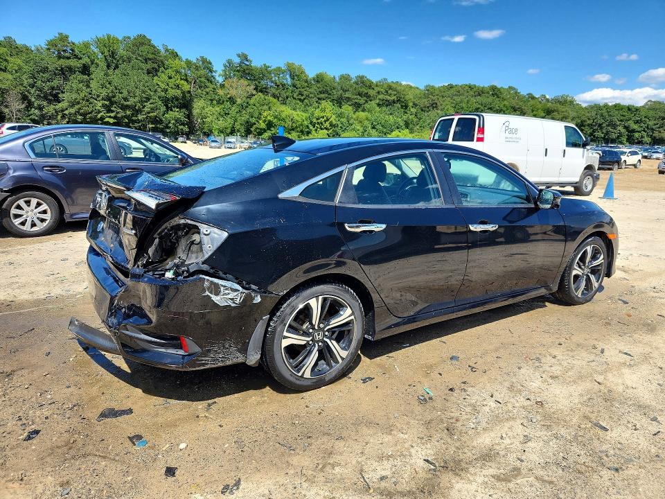 Photo 3 from auction – 2017 HONDA CIVIC with VIN 2HGFC1F99HH643517