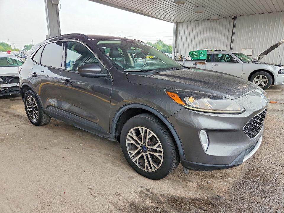 Photo 4 from auction – 2020 FORD ESCAPE with VIN 1FMCU9H6XLUC40907