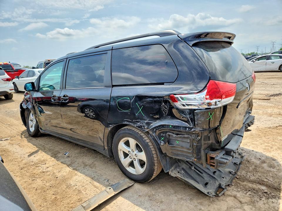Photo 2 from auction – 2014 TOYOTA SIENNA with VIN 5TDKK3DC6ES470918