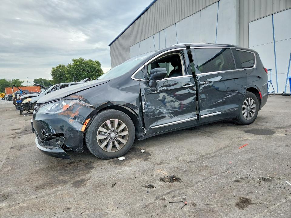 CHRYSLER PACIFICA 2020 with VIN 2C4RC1EGXLR172816 - Photo from auction