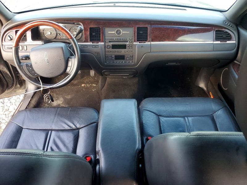 Photo 8 from auction – 2011 LINCOLN TOWN CAR with VIN 2LNBL8CVXBX762614
