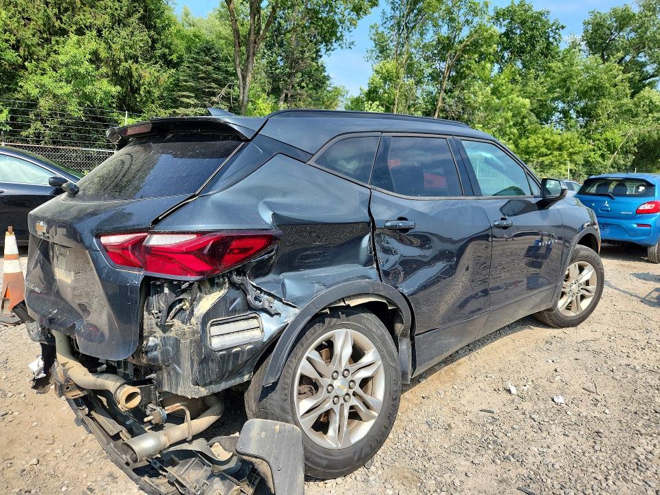 Photo 3 from auction – 2019 CHEVROLET BLAZER with VIN 3GNKBGRS8KS614877
