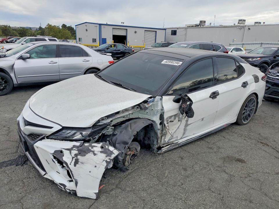 Photo 1 from auction – 2022 TOYOTA CAMRY with VIN 4T1K61AK8NU075604