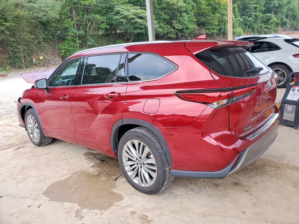 Photo 2 from auction – 2023 TOYOTA HIGHLANDER with VIN 5TDFARAH9PS021808