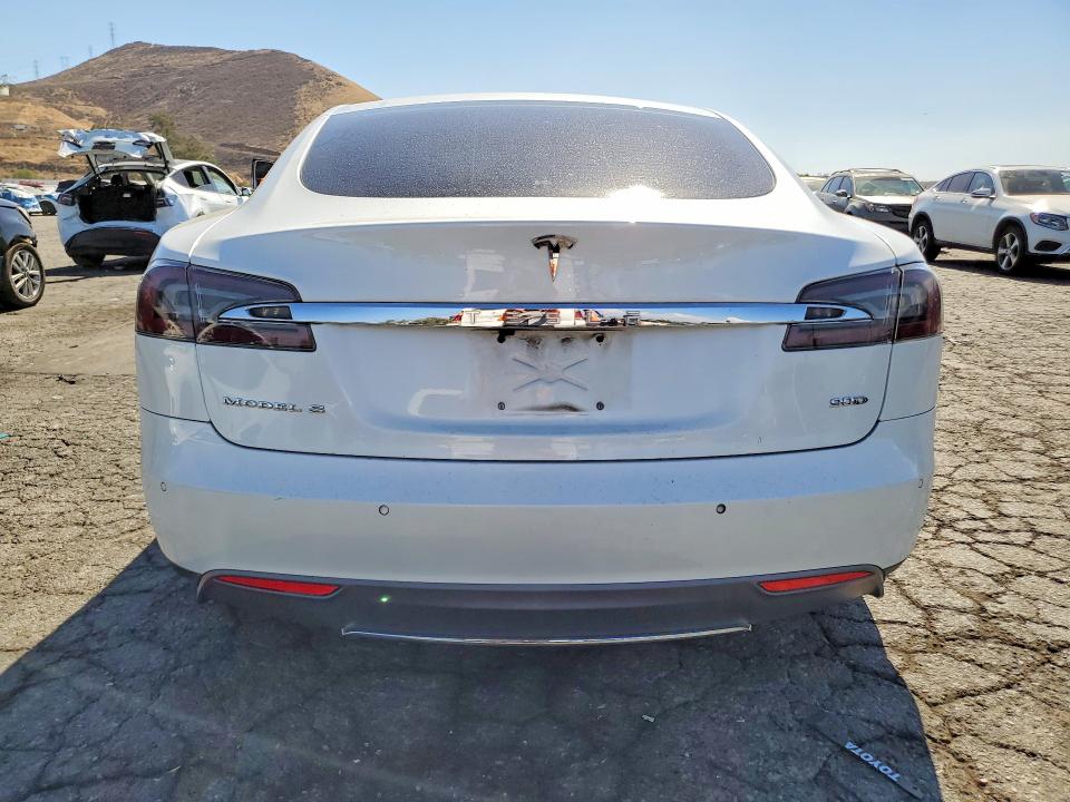 Photo 6 from auction – 2015 TESLA MODEL S with VIN 5YJSA1E2XFF103720