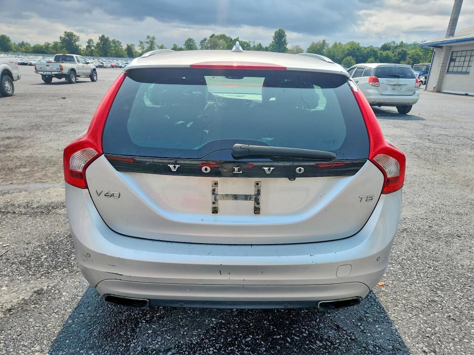 Photo 6 from auction – 2015 VOLVO V60 with VIN YV140MEM0F1260657