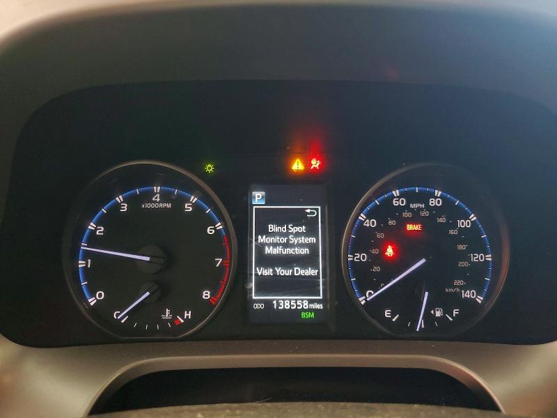 Photo 9 from auction – 2018 TOYOTA RAV4 with VIN JTMRFREV2JJ189518