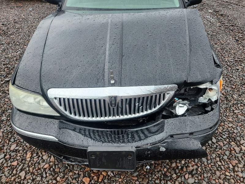 Photo 11 from auction – 2003 LINCOLN TOWN CAR with VIN 1LNHM82W43Y703335