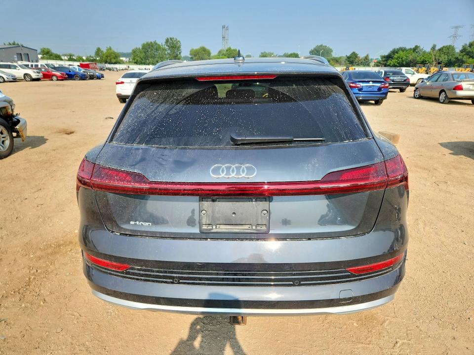Photo 6 from auction – 2019 AUDI E-TRON with VIN WA1VABGE4KB018762