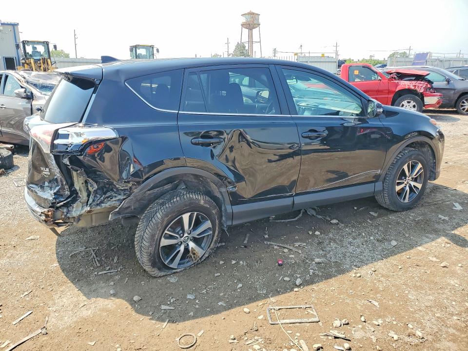 Фото 3 с аукциона – 2018 TOYOTA RAV4 с VIN 2T3RFREV7JW799416