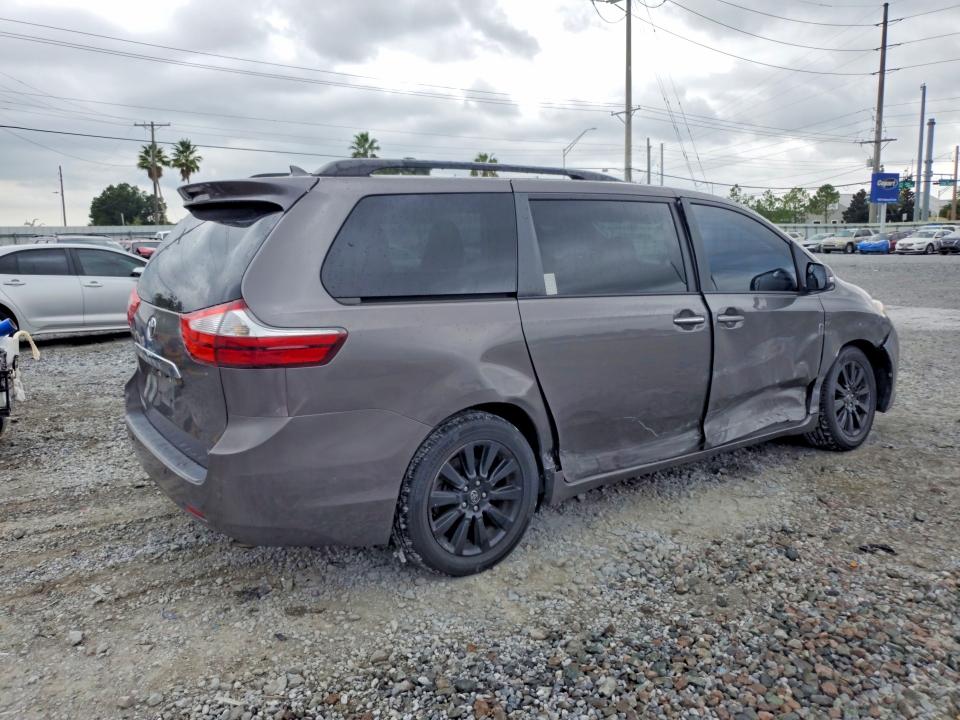 Photo 3 from auction – 2017 TOYOTA SIENNA with VIN 5TDYZ3DC2HS821771