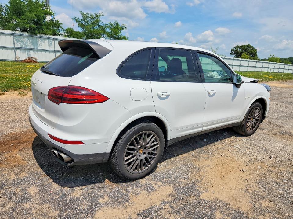 Photo 3 from auction – 2017 PORSCHE CAYENNE with VIN WP1AE2A2XHLA76075