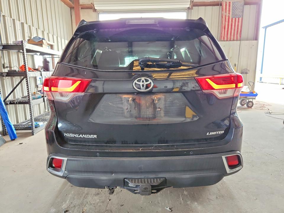 Photo 6 from auction – 2018 TOYOTA HIGHLANDER with VIN 5TDYZRFH5JS270253