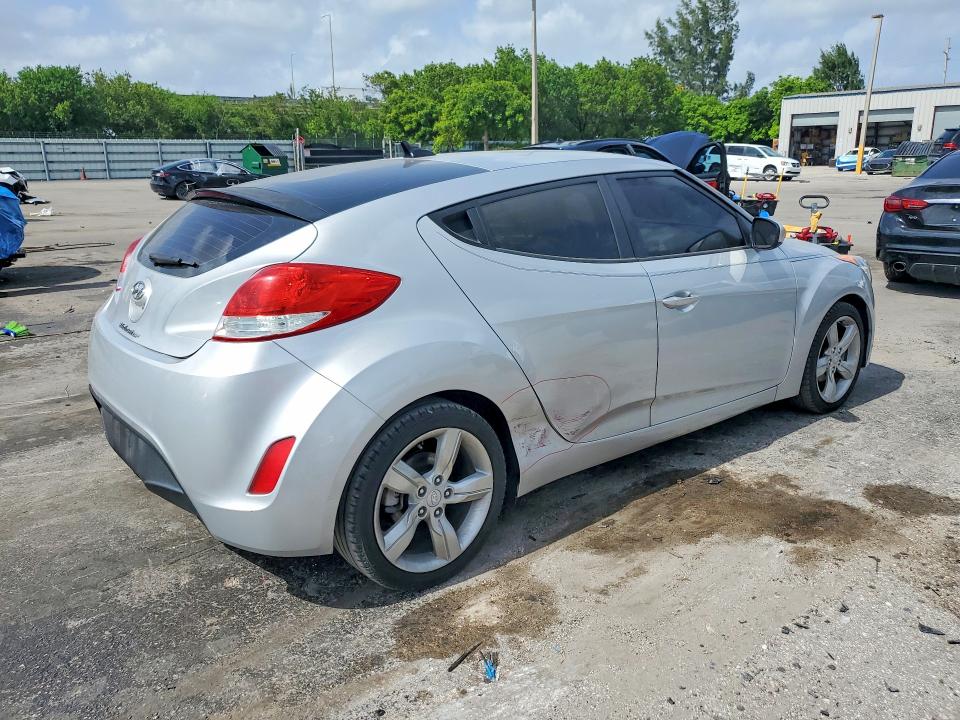 Photo 3 from auction – 2015 HYUNDAI VELOSTER with VIN KMHTC6AD1FU228546