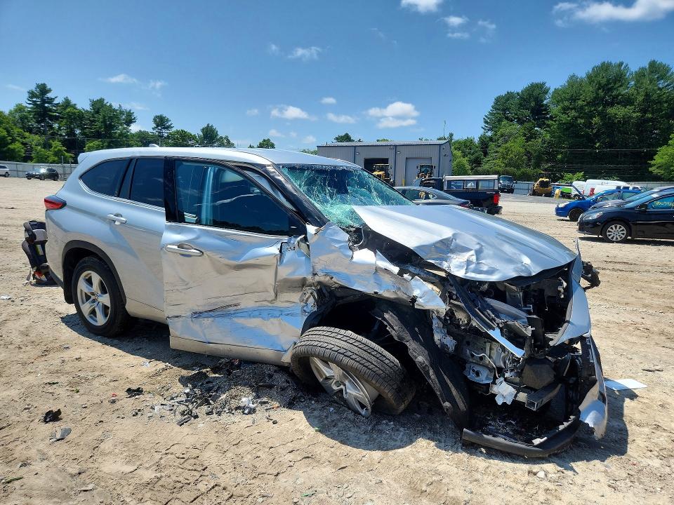 Photo 4 from auction – 2021 TOYOTA HIGHLANDER with VIN 5TDBZRBH8MS083332