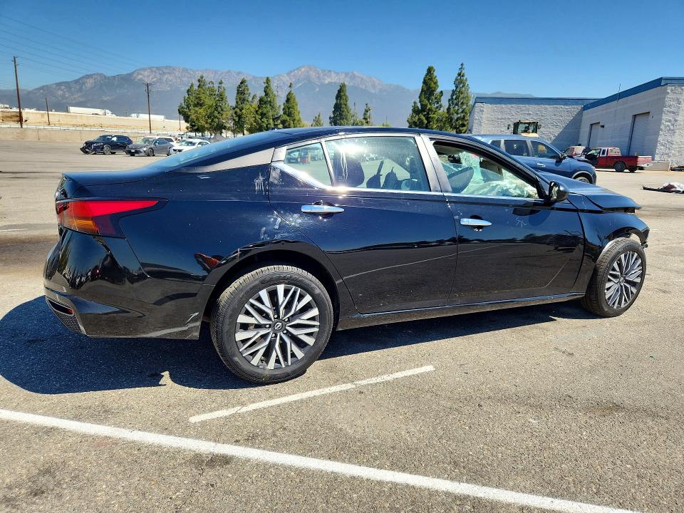 Photo 3 from auction – 2025 NISSAN ALTIMA with VIN 1N4BL4DV3SN321880