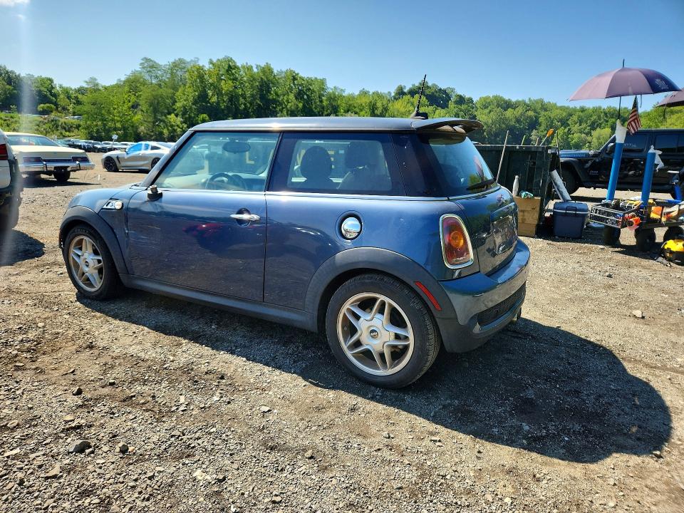 Photo 2 from auction – 2010 MINI COOPER with VIN WMWMF7C51ATZ68959