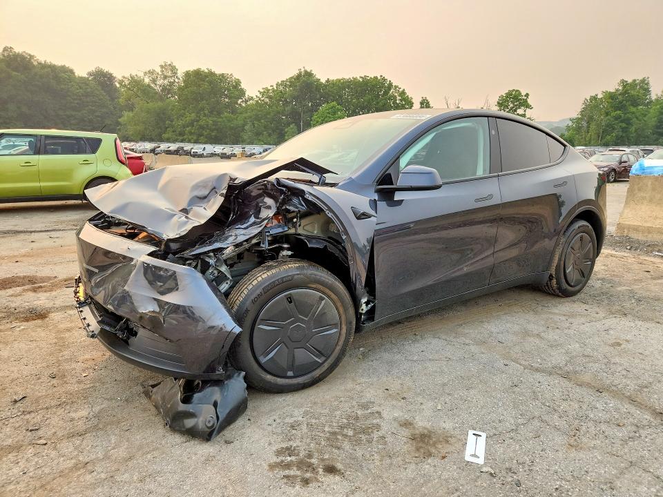 TESLA MODEL Y 2026 with VIN 7SAYGDEE5TA705912 - Photo from auction