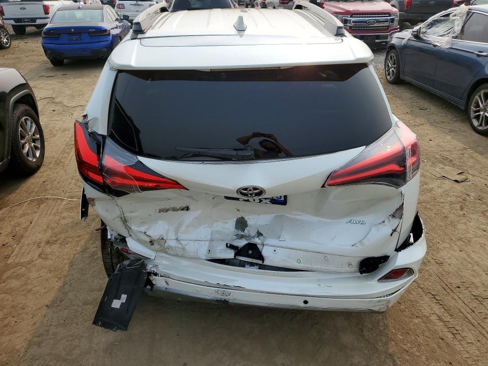 صورة رقم 6 من المزاد - 2017 TOYOTA RAV4 مع VIN 2T3DFREV6HW682625