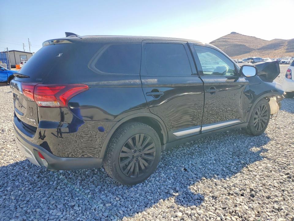 Photo 3 from auction – 2019 MITSUBISHI OUTLANDER with VIN JA4AZ3A31KZ050712