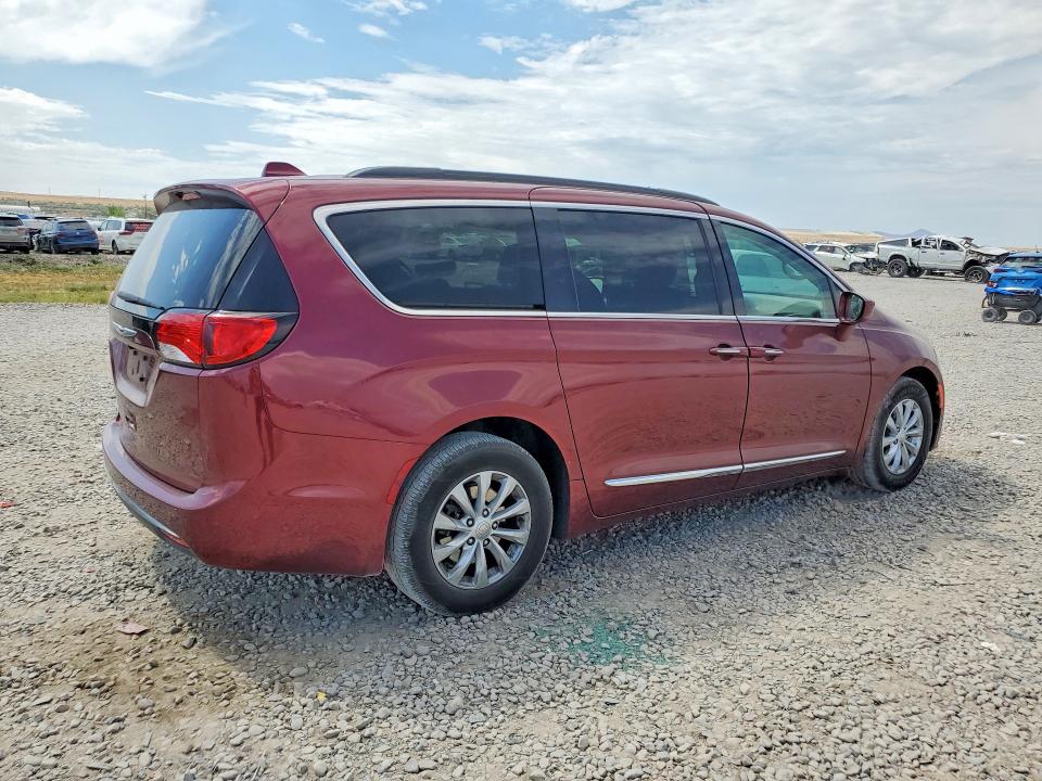 Photo 3 from auction – 2017 CHRYSLER PACIFICA with VIN 2C4RC1BG5HR778536