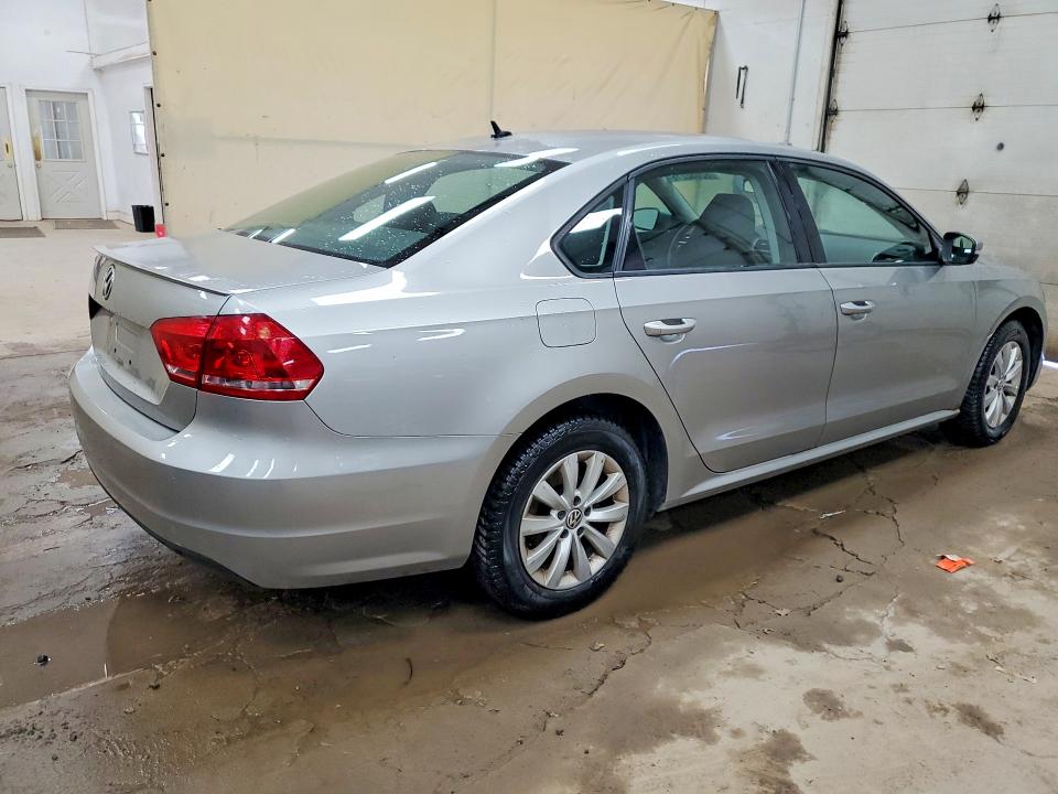 Photo 3 from auction – 2013 VOLKSWAGEN PASSAT with VIN 1VWAH7A31DC040524