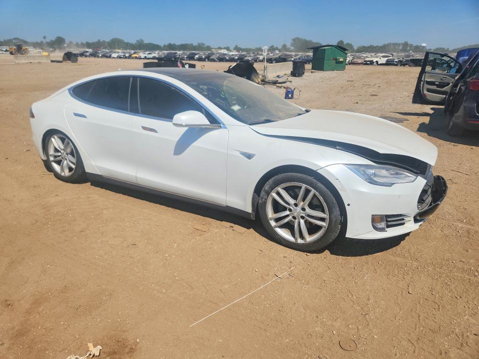 Фото 4 с аукциона – 2015 TESLA MODEL S с VIN 5YJSA4S24FF094700
