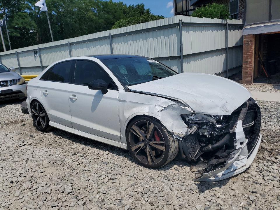 Photo 4 from auction – 2019 AUDI RS3 with VIN WUABWGFF6KA907329