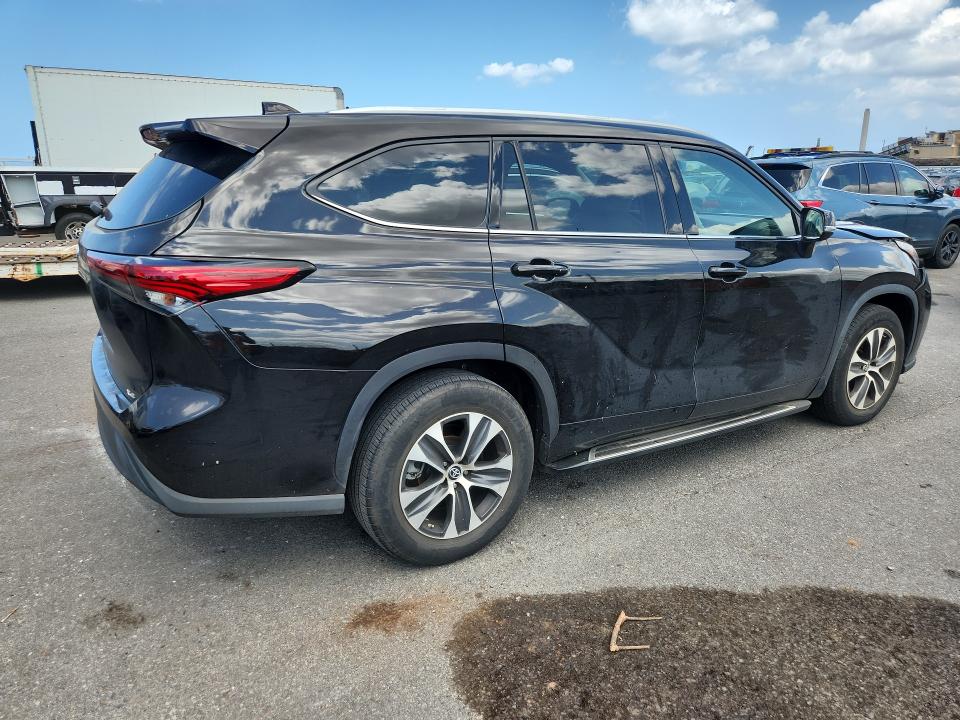 Photo 3 from auction – 2022 TOYOTA HIGHLANDER with VIN 5TDGZRAHXNS114931